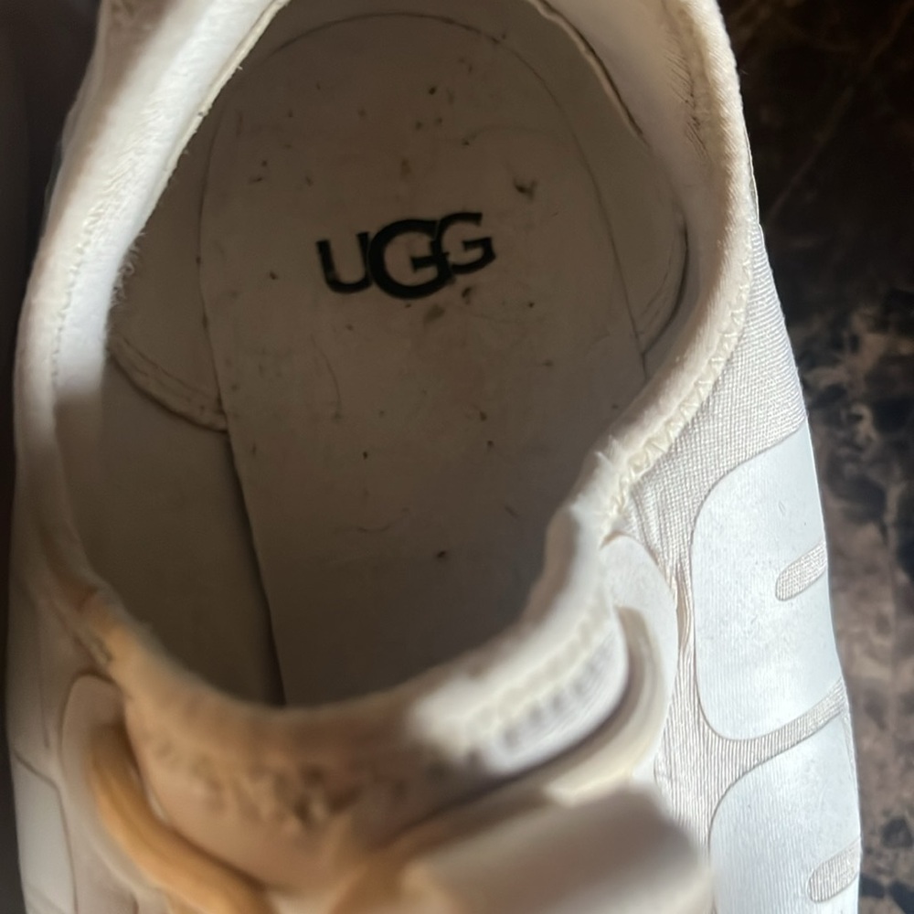 Ugg - Picture 5 of 7